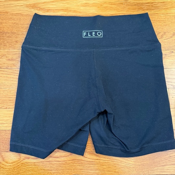 FLEO 6" Bike Shorts (Soft Activewear Short) - Size Large - Picture 4 of 5